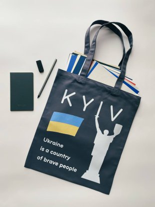 Серая экосумка KYIV с флагом детальное изображение Сумки 